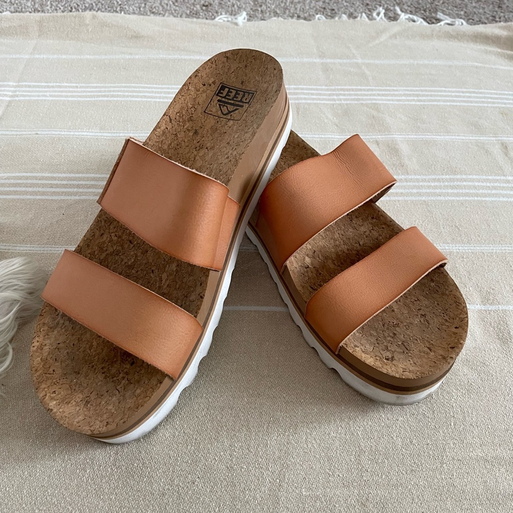 Reef Women's Tan Double Strap Sandals - like new. So comfy! - Picture 3 of 7
